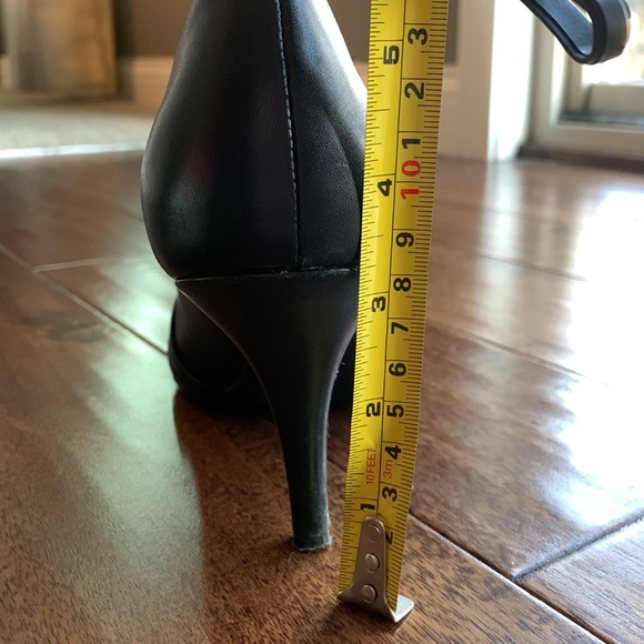 Classy Michael Kors Black Heels - Picture 9 of 9